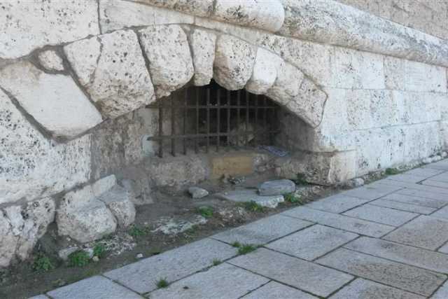 Bari, sotto il Fortino c'� una chiesa: antica, sconosciuta e abbandonata
